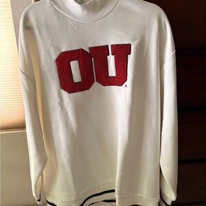 Creamy White Sweatshirt with Red 'OU' Lettering size XXL-mock neck Parke vibes